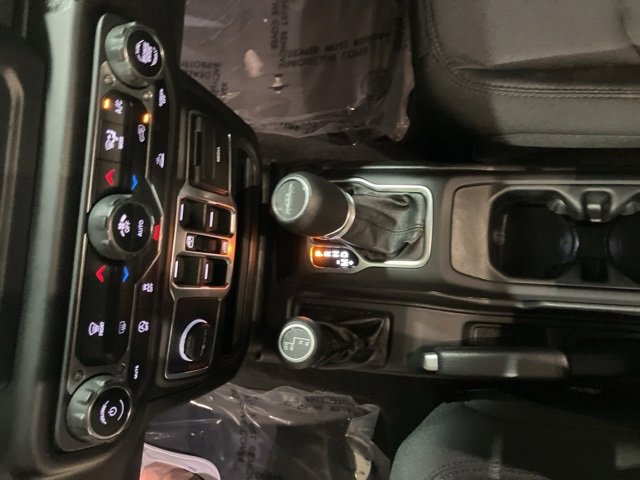 Used 2021 Jeep Gladiator Willys image 17