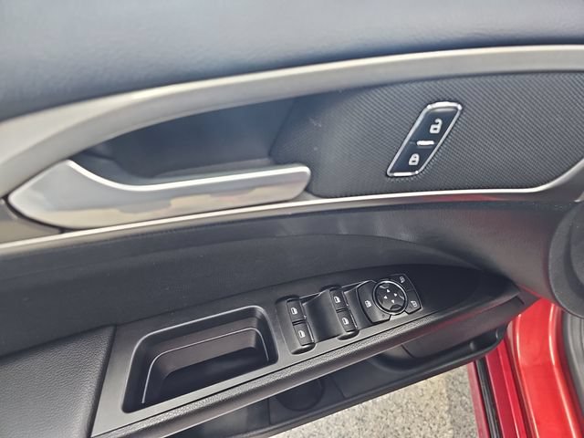 Used 2017 Ford Fusion SE w/ Equipment Group 201A FWD image 11