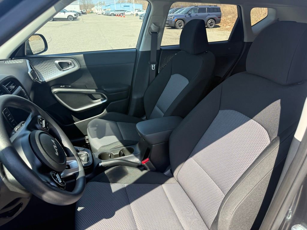 Used 2024 Kia Soul LX w/ Option Group 015 image 32