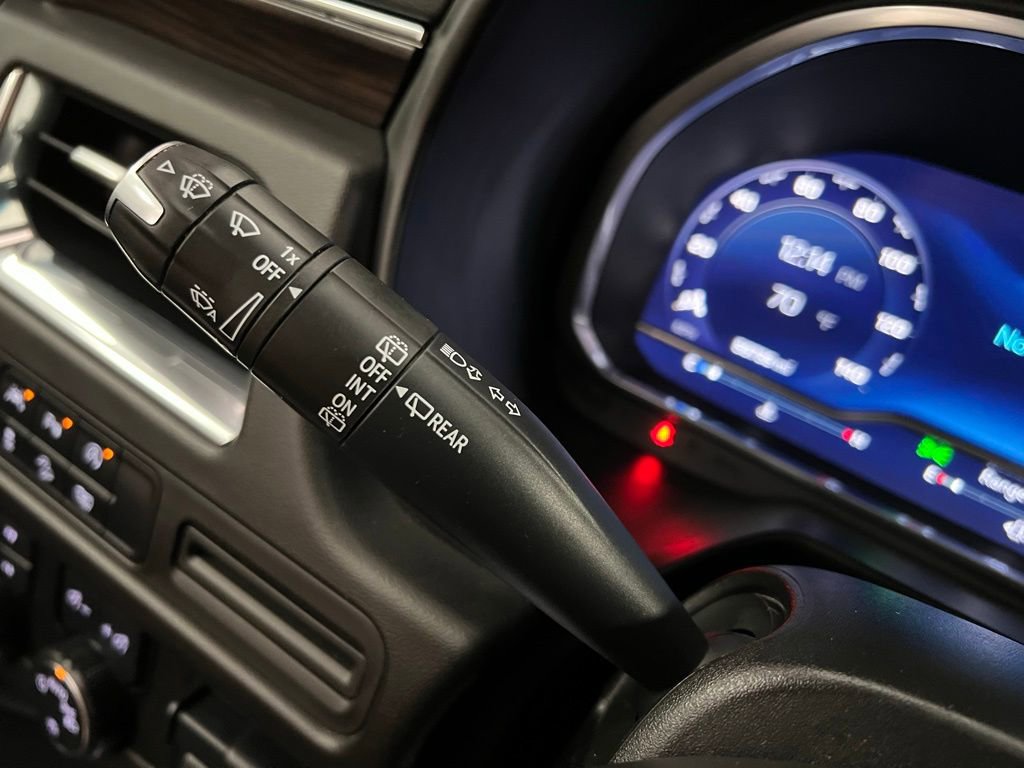 Used 2023 Chevrolet Tahoe Z71 w/ Z71 Off-Road Package AWD/4WD image 34