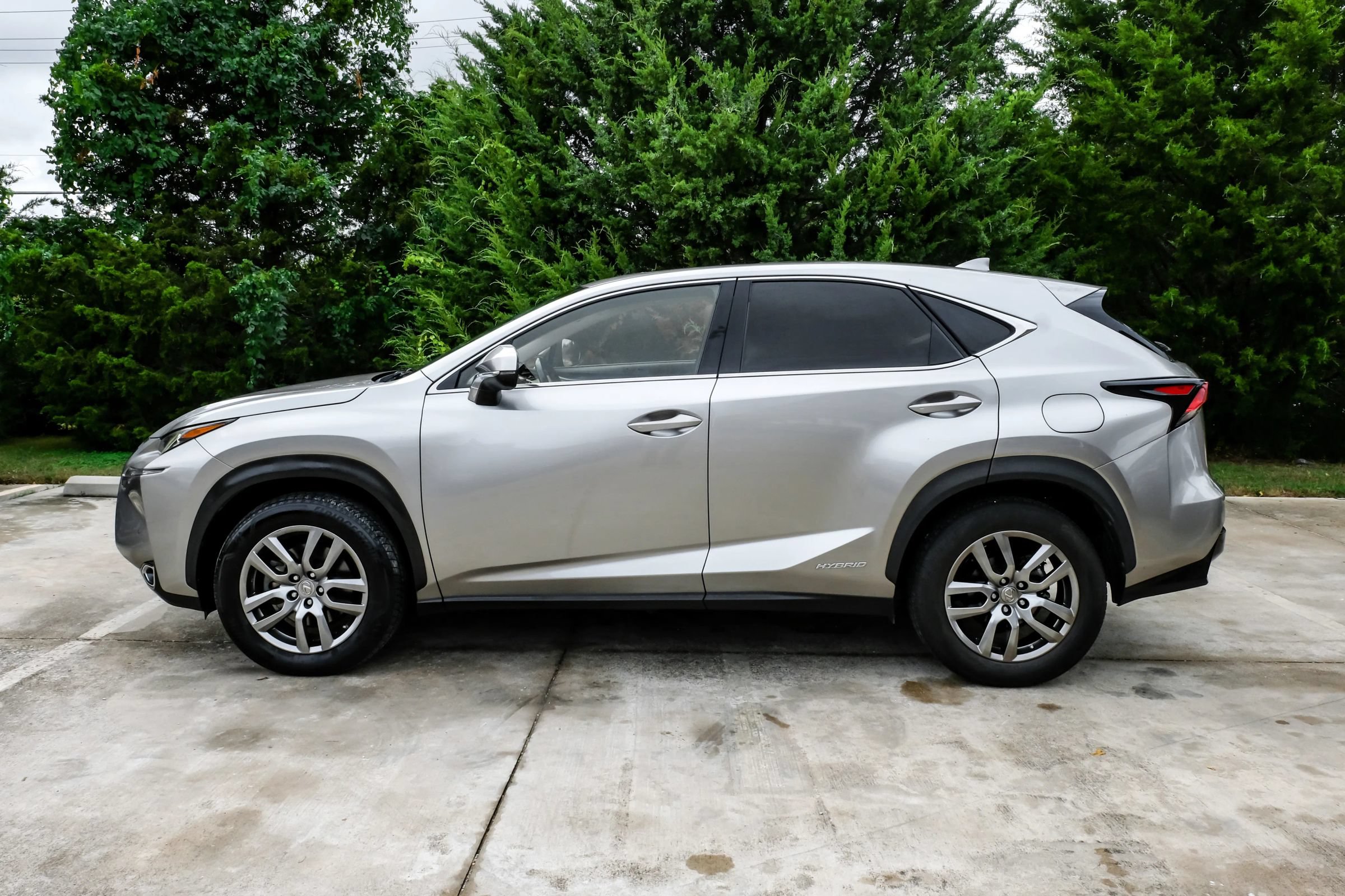 Used 2016 Lexus NX 300h FWD w/ Luxury Package image 12