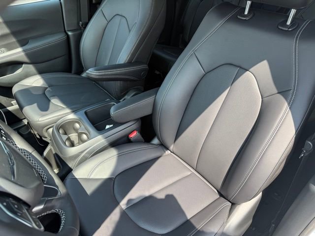New 2026 Chrysler Pacifica Select image 14