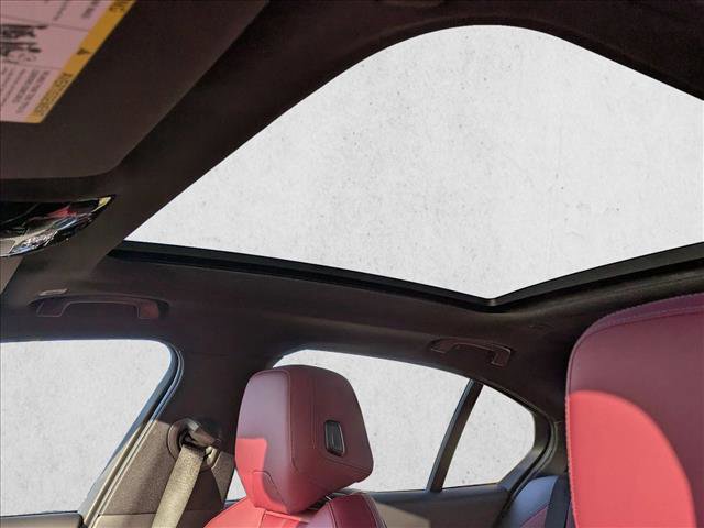 New 2026 BMW 550e xDrive image 15