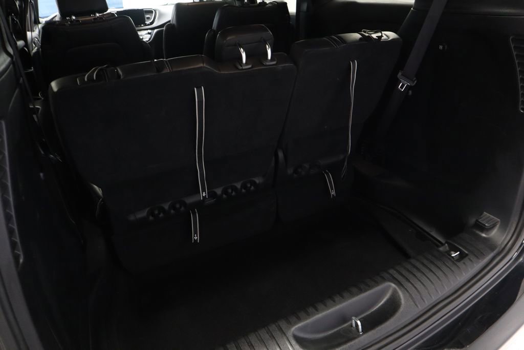 Used 2025 Chrysler Pacifica Select image 18