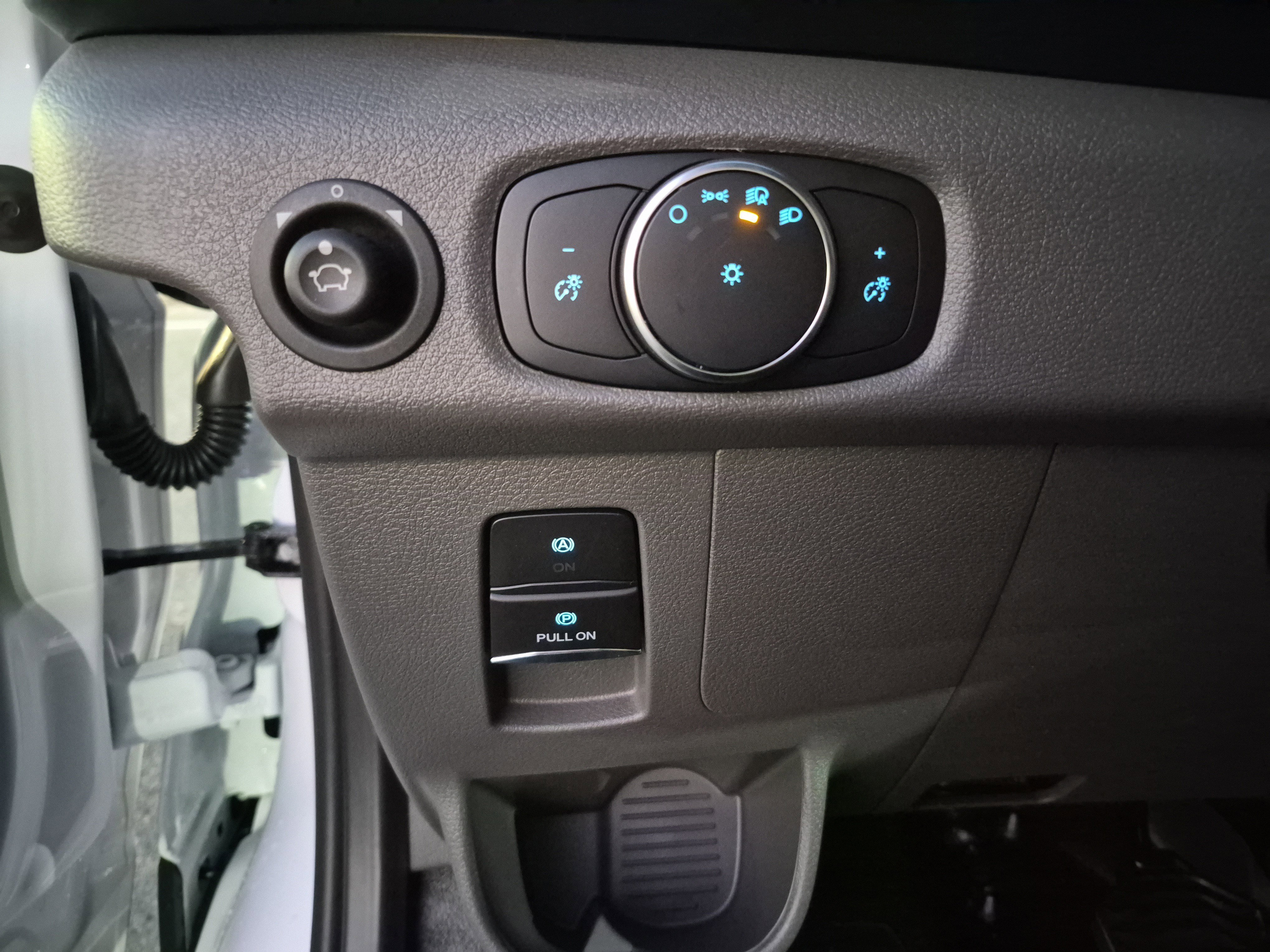 New 2026 Ford Transit 250 148 Medium Roof w/ Load Area Protection Package image 18