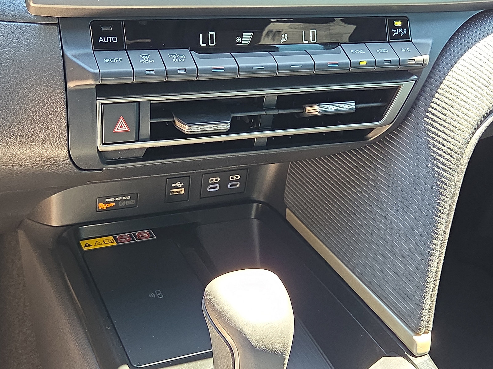 Used 2025 Toyota Camry SE w/ Convenience Package FWD image 19