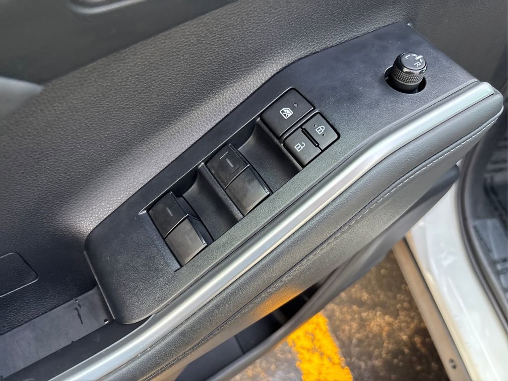 Used 2022 Toyota Highlander XLE AWD/4WD image 37