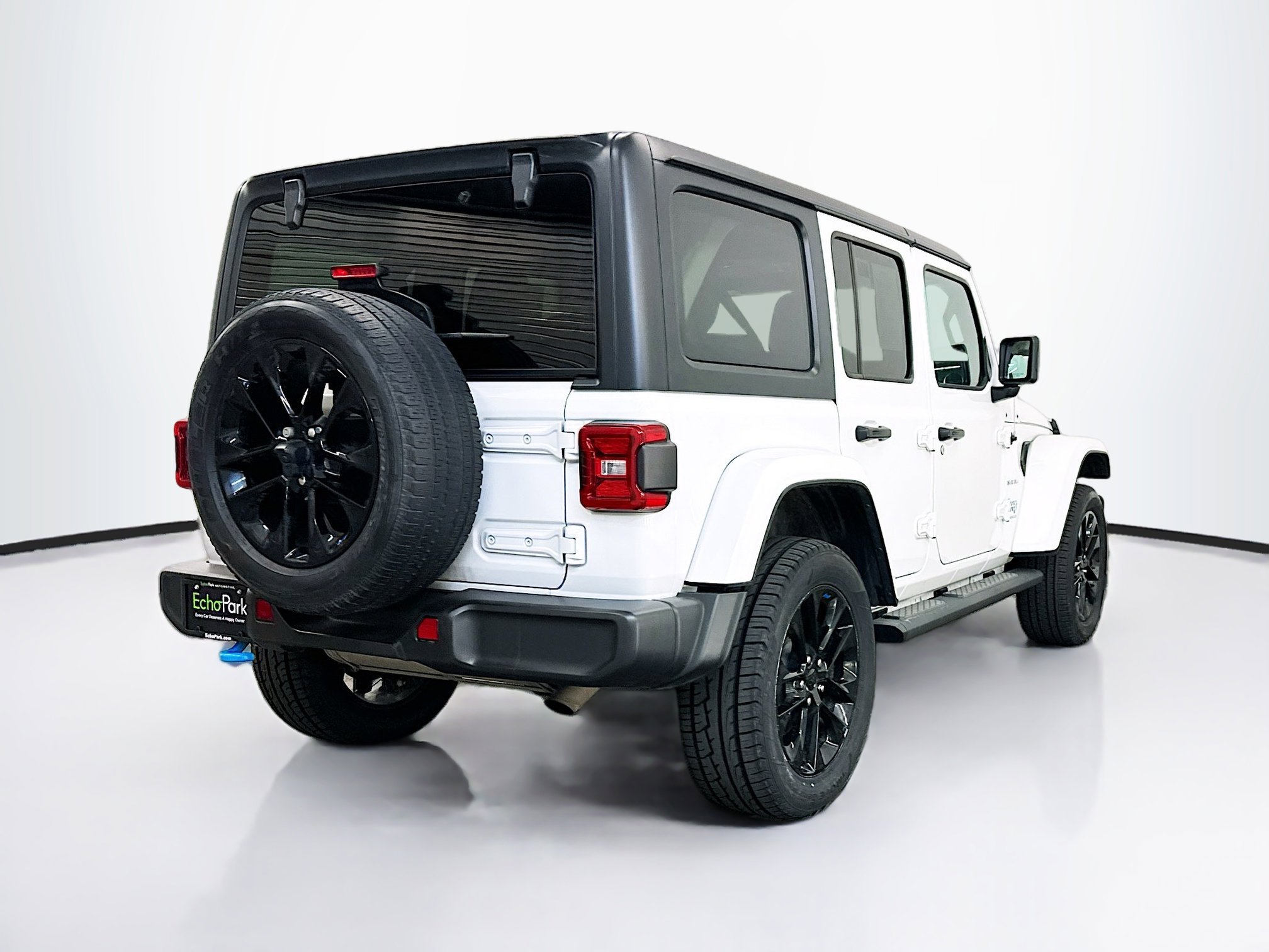 Used 2023 Jeep Wrangler Sahara w/ Cold Weather Group image 9