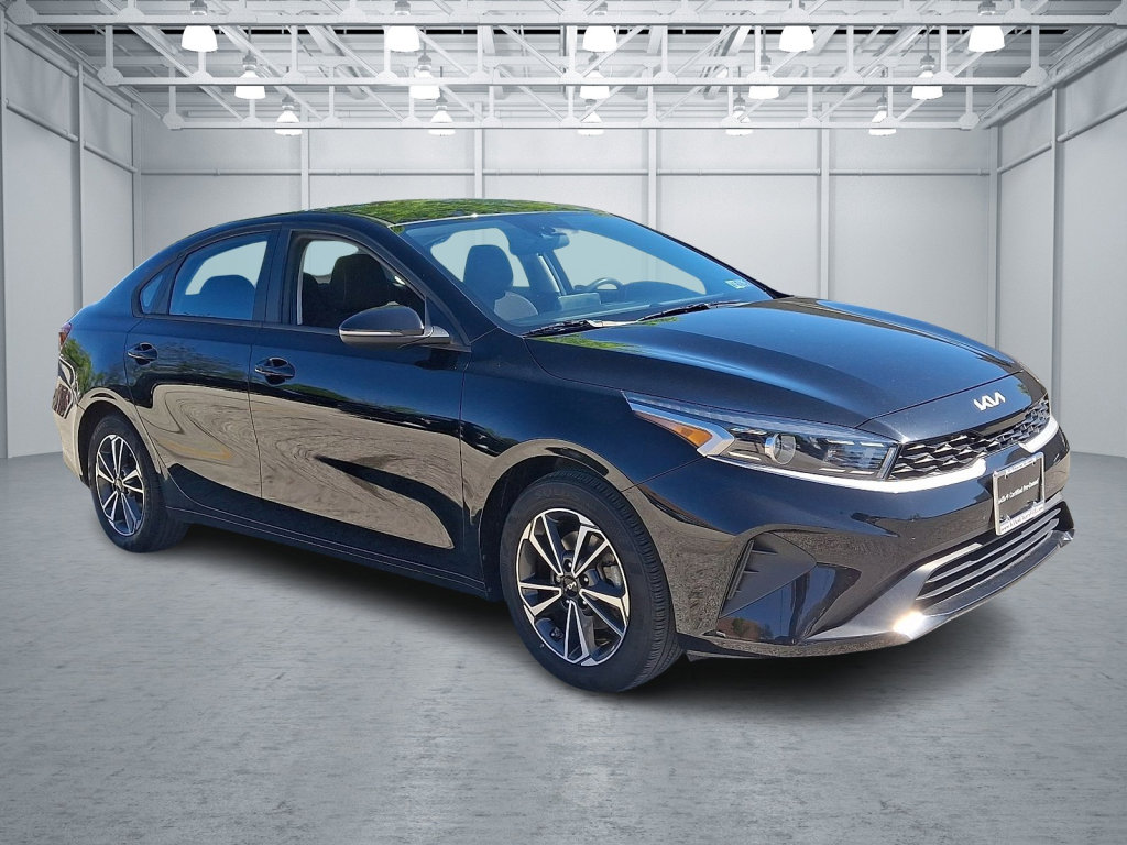 Used 2023 Kia Forte LXS w/ LXS Technology Package FWD image 7