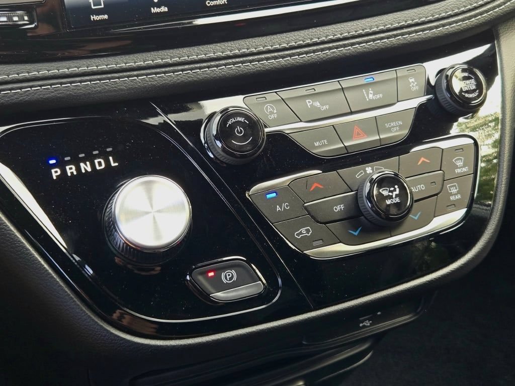 New 2027 Chrysler Pacifica Select AWD/4WD image 33