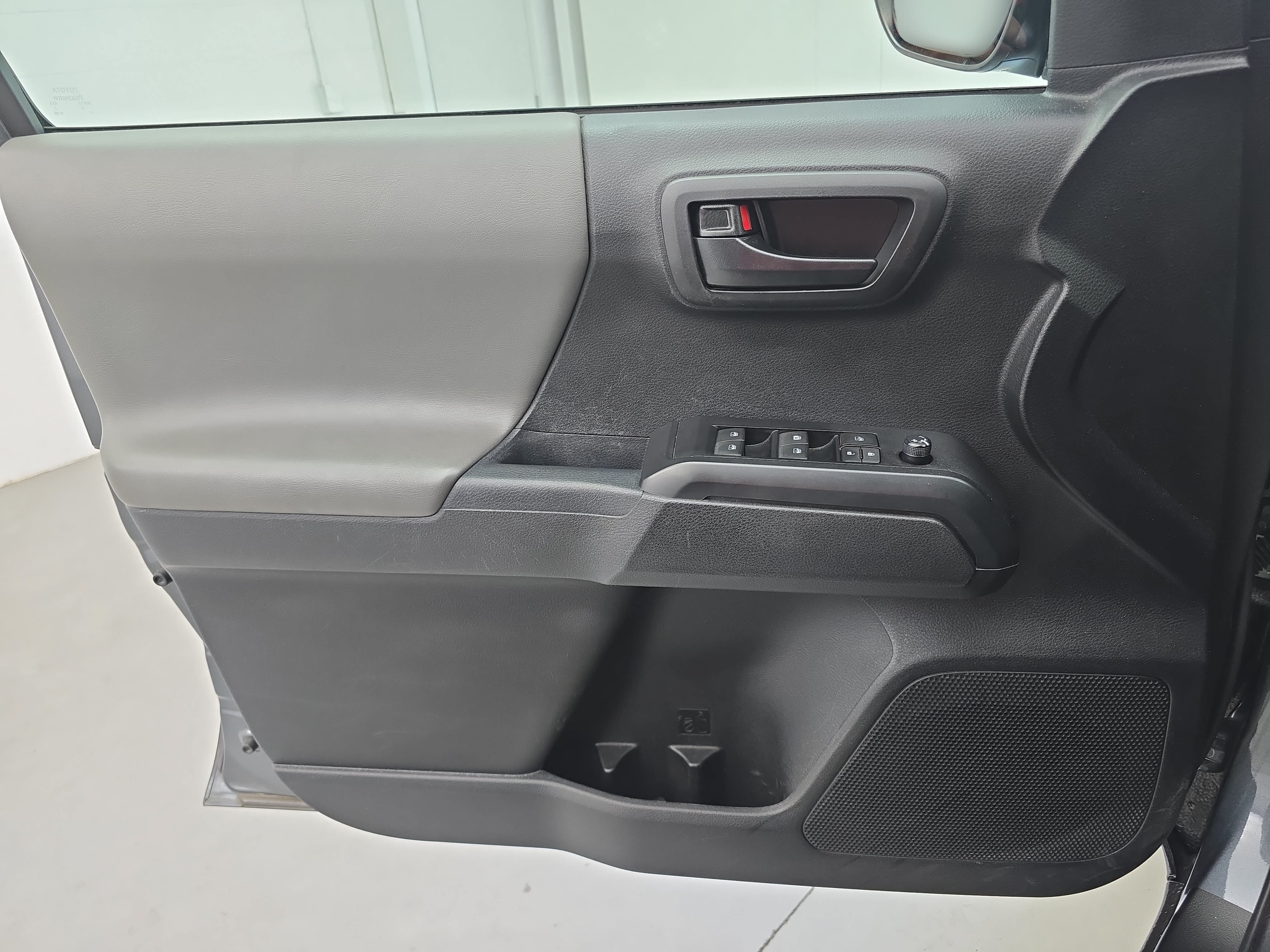 Used 2023 Toyota Tacoma SR w/ SR Convenience Package RWD image 25
