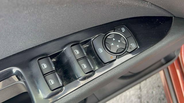 Used 2015 Ford Fusion SE FWD image 19