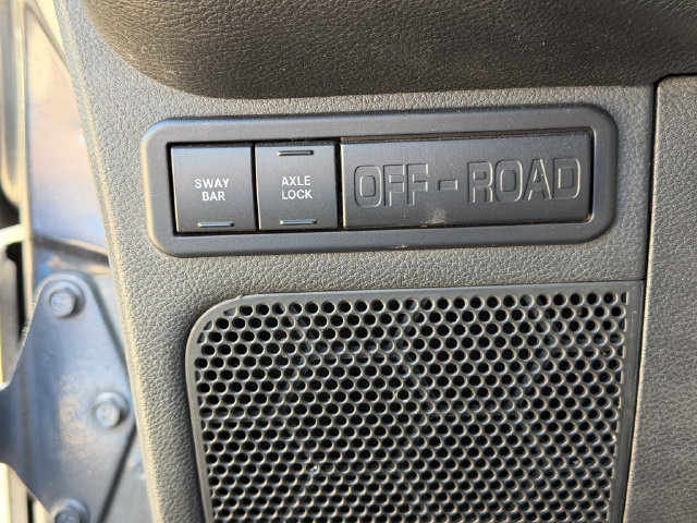 Used 2017 Jeep Wrangler Unlimited Rubicon w/ Connectivity Group AWD/4WD image 8