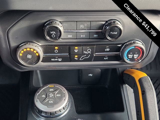 Used 2024 Ford Bronco Badlands image 36