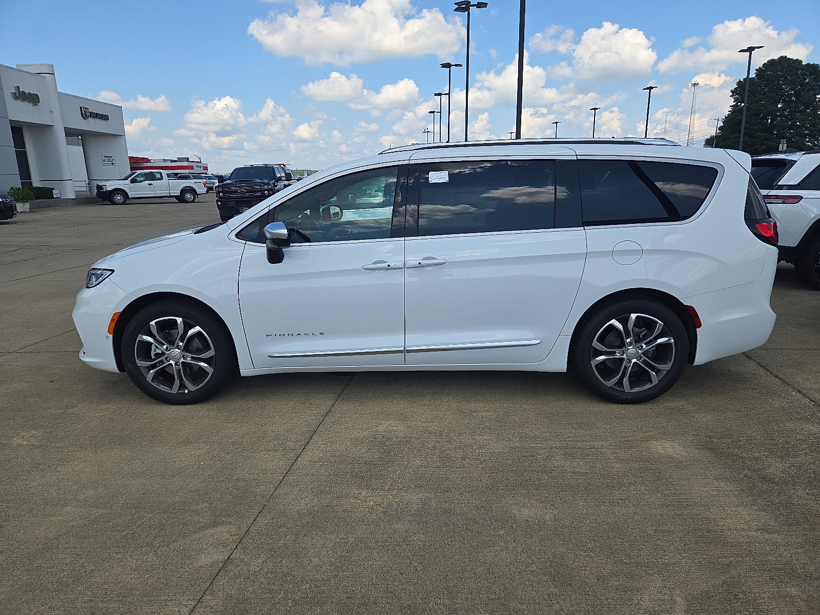 New 2026 Chrysler Pacifica Pinnacle image 2