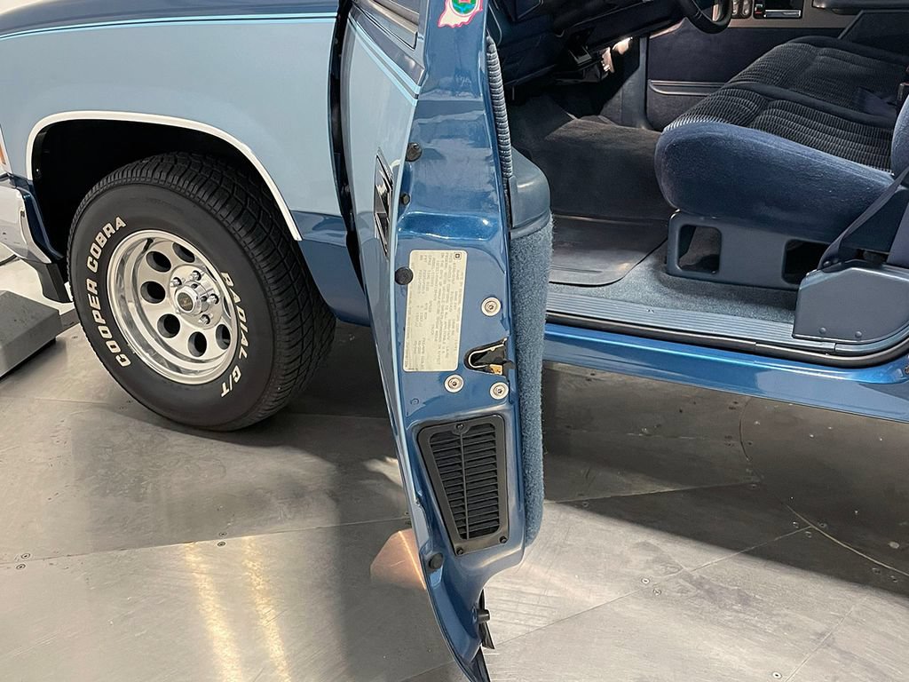 Used 1992 Chevrolet Silverado 1500 2WD Regular Cab image 51