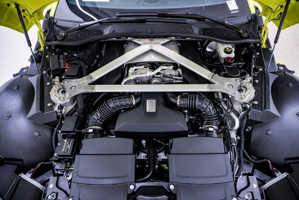 Used 2023 Aston Martin V8 Vantage Coupe image 35