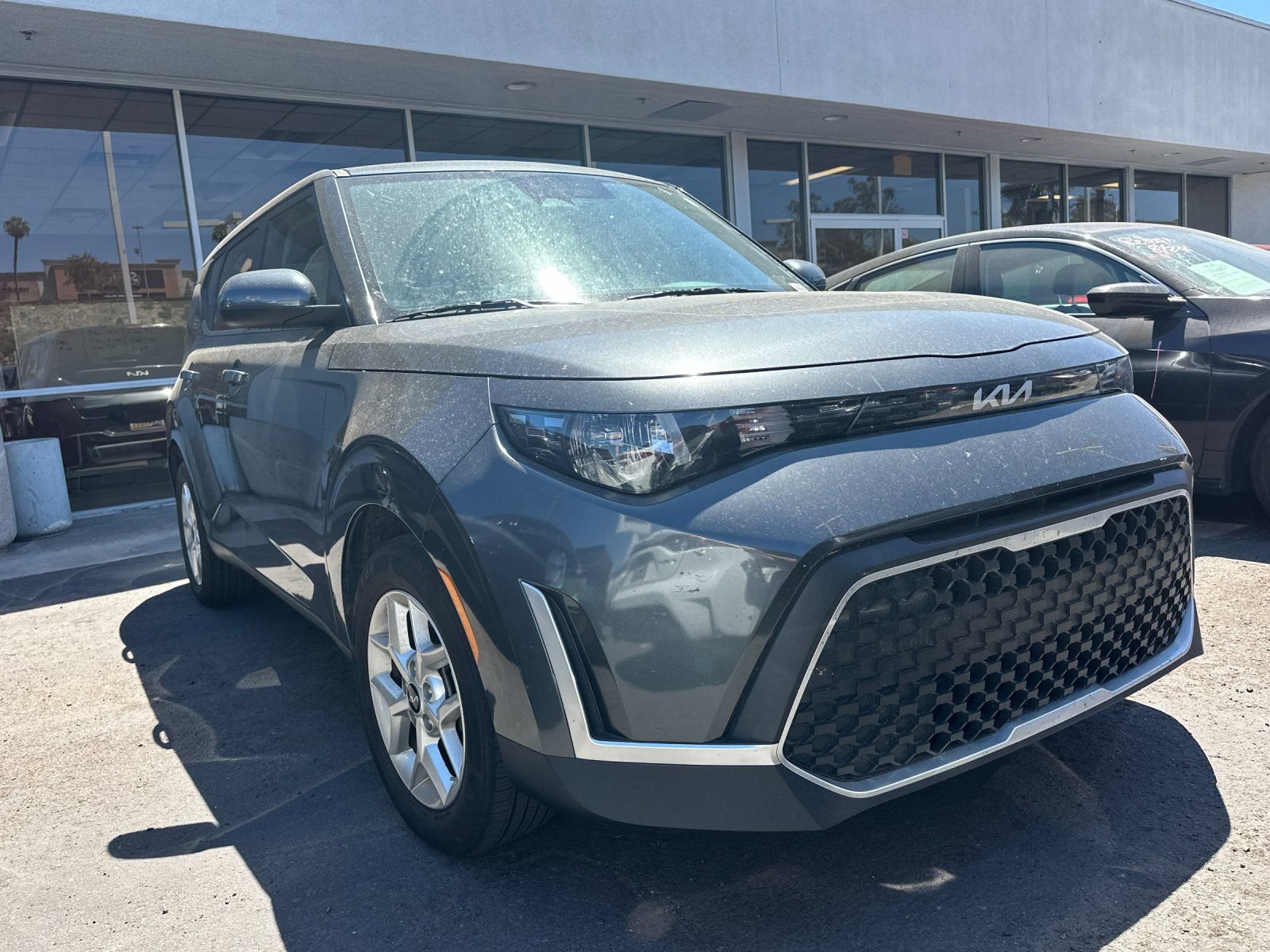 Used 2024 Kia Soul LX w/ Option Group 015 FWD image 2