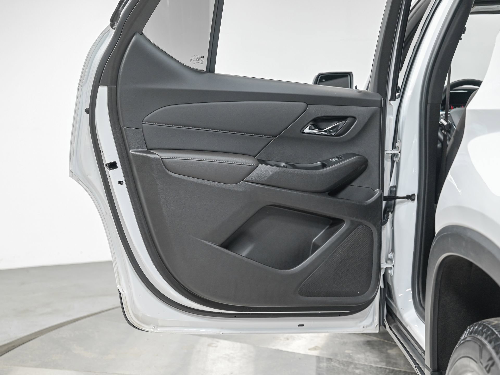 Used 2023 Chevrolet Traverse LT w/ LPO, Floor Liner Package AWD/4WD image 25