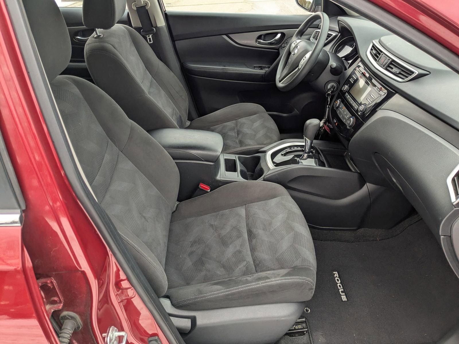 Used 2015 Nissan Rogue S image 30