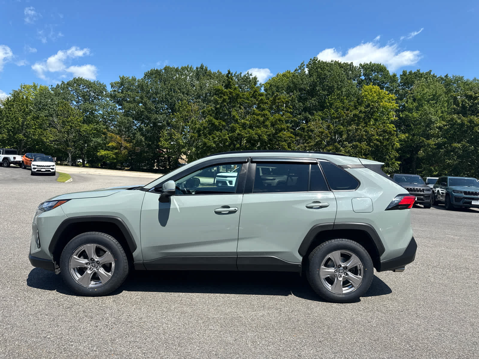 Used 2022 Toyota RAV4 XLE w/ Convenience Package AWD/4WD image 5