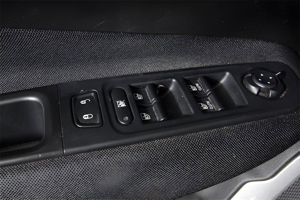 Used 2018 Jeep Renegade Latitude w/ Safety & Security Group AWD/4WD image 11