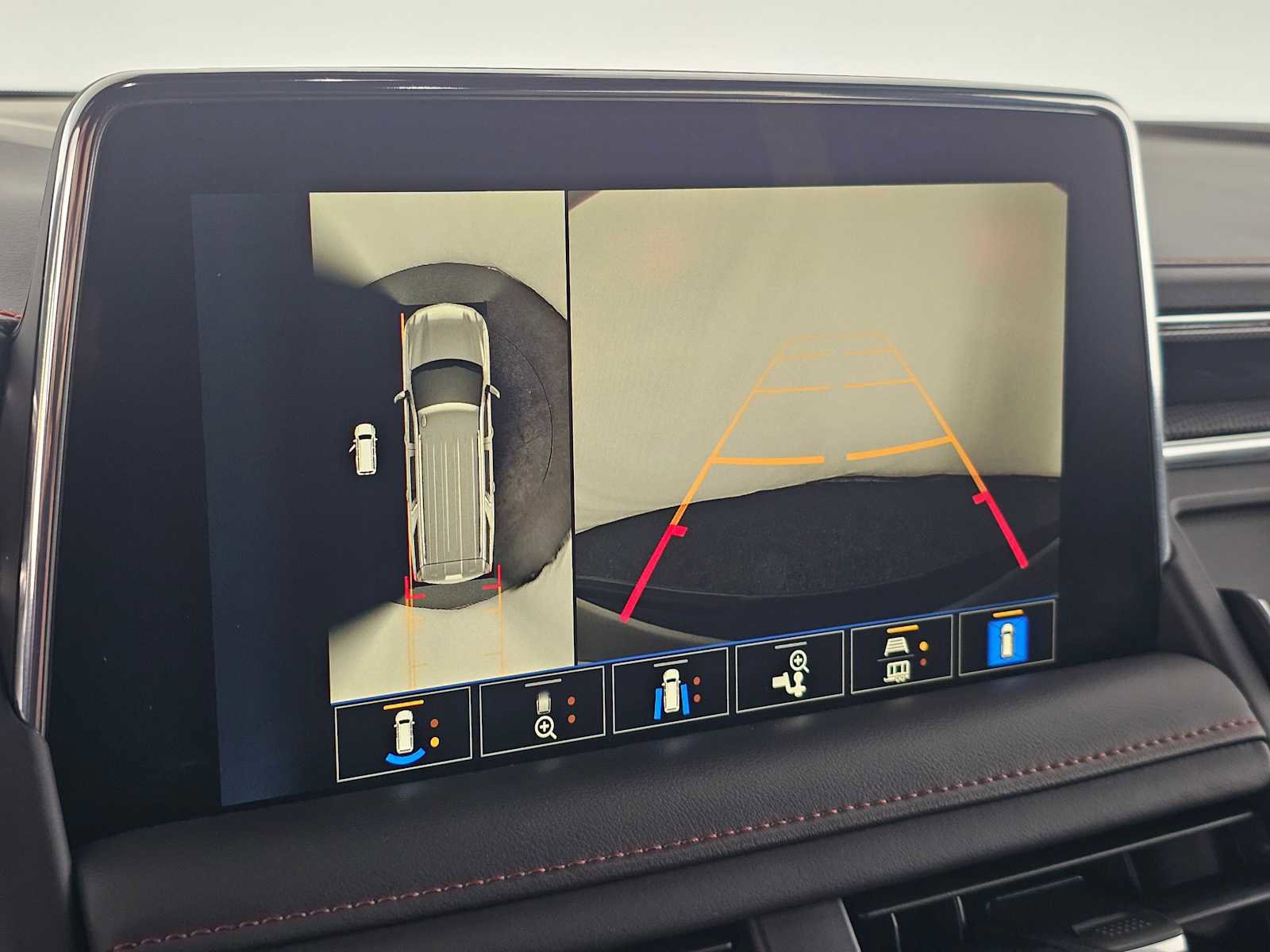 Used 2024 Chevrolet Suburban RST w/ Luxury Package image 28