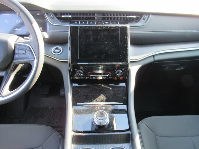 Used 2025 Jeep Grand Cherokee L Laredo RWD image 19