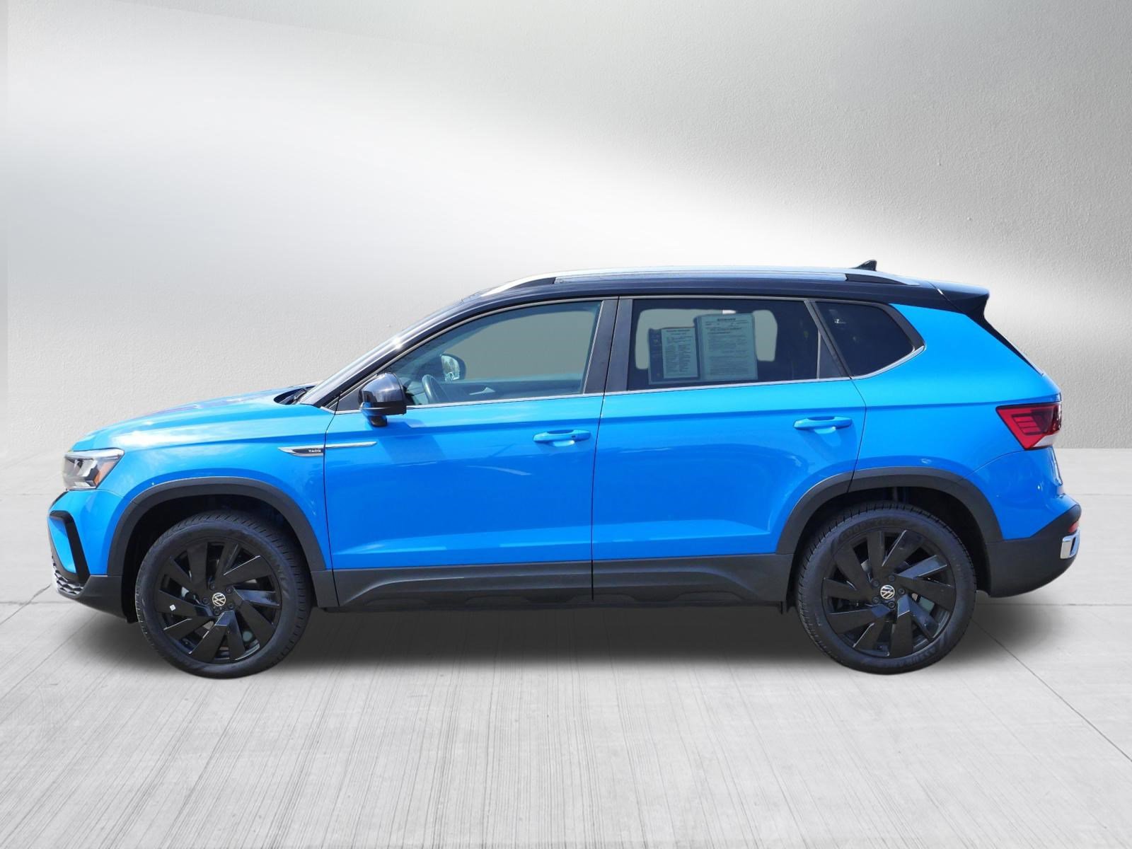 Certified 2024 Volkswagen Taos SE w/ Panoramic Sunroof Package AWD/4WD image 4
