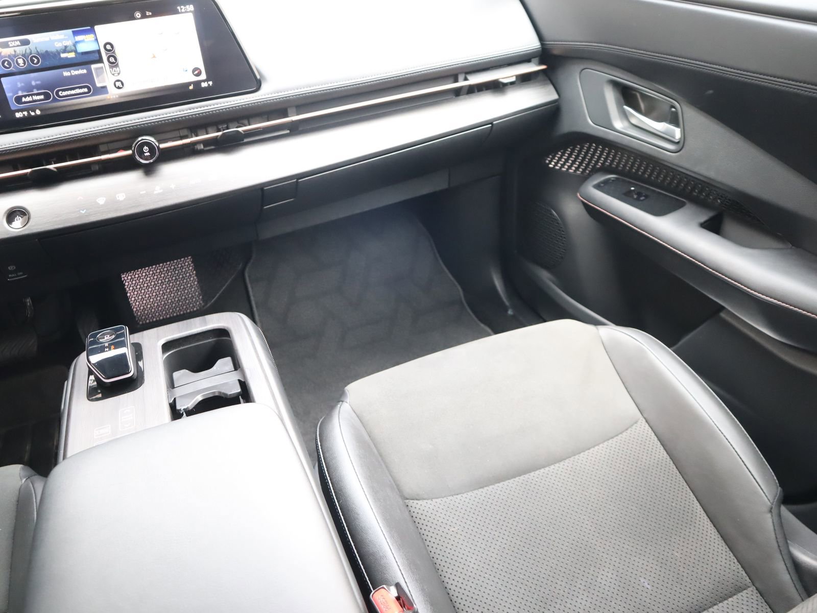 Used 2024 Nissan Ariya AWD image 34