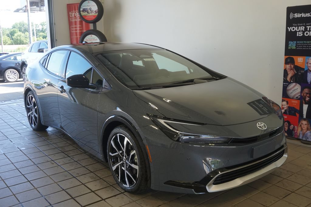 New 2026 Toyota Prius Plug-In Hybrid FWD image 2