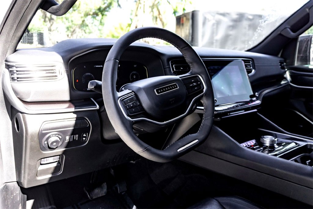 Used 2023 Jeep Wagoneer 4WD image 15