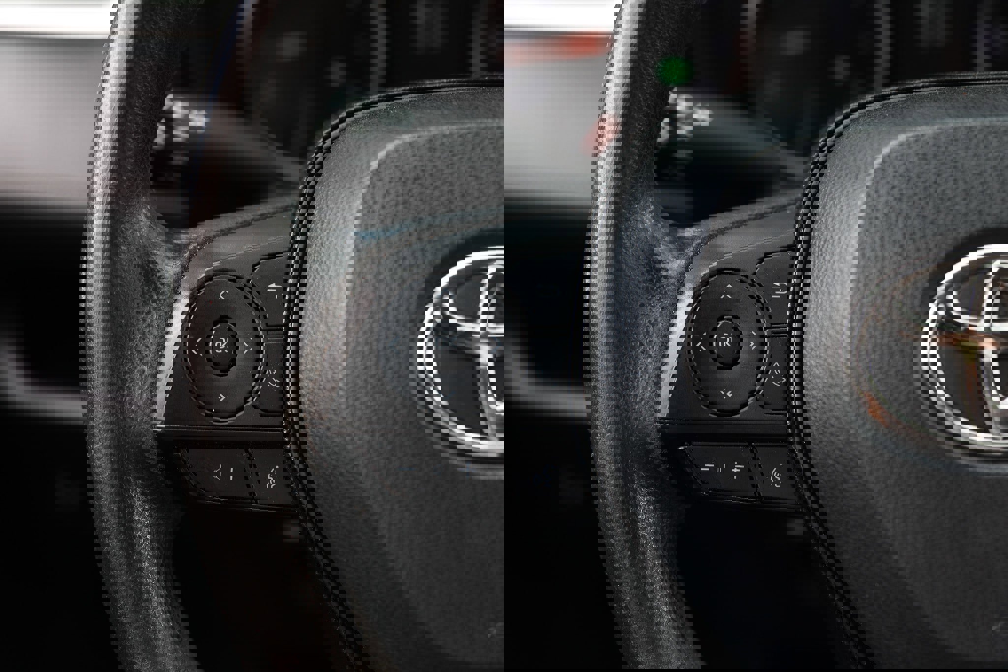 Used 2022 Toyota RAV4 XLE image 30