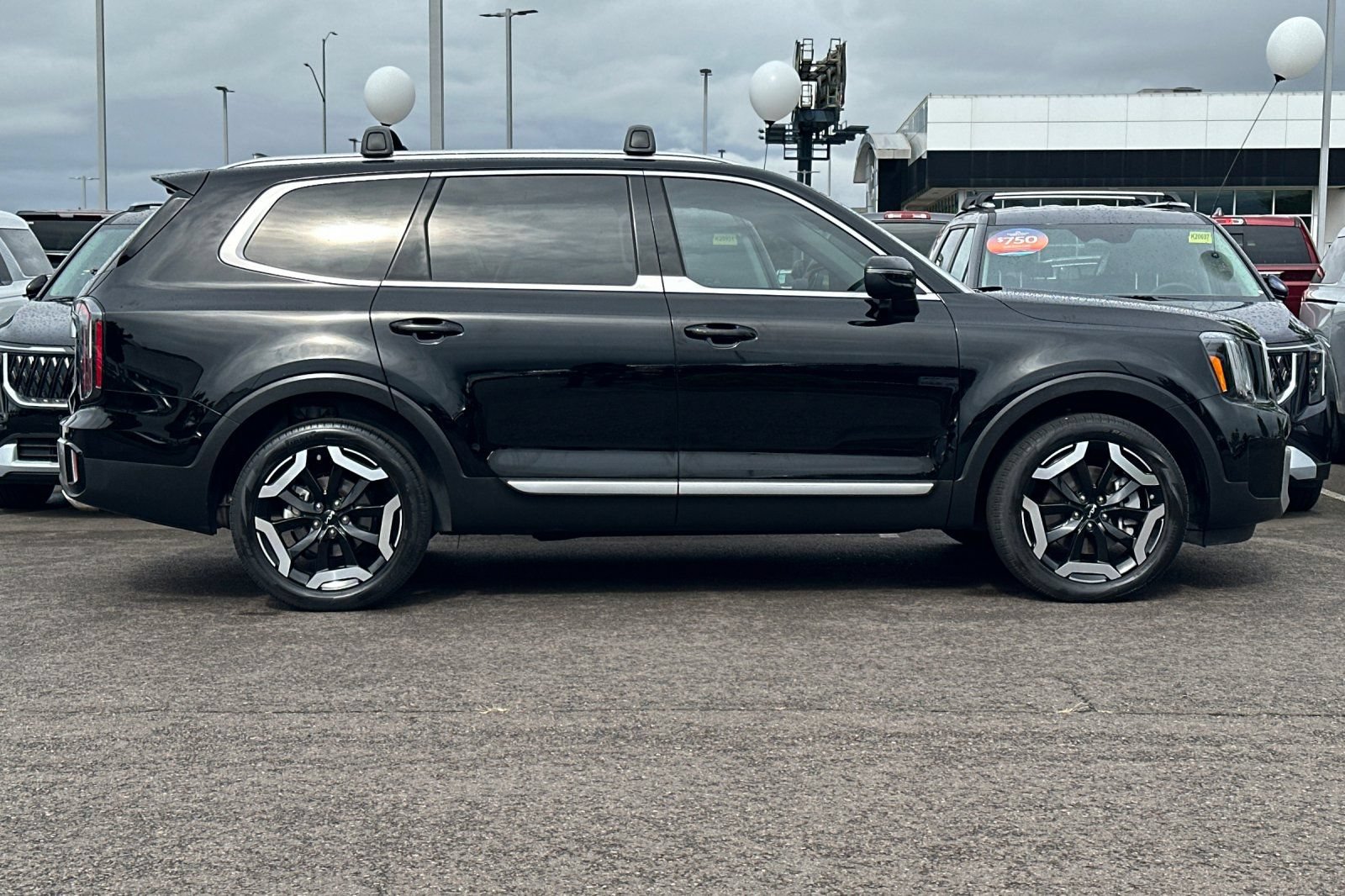 Certified 2023 Kia Telluride EX w/ EX Captain's Chair Package FWD image 3