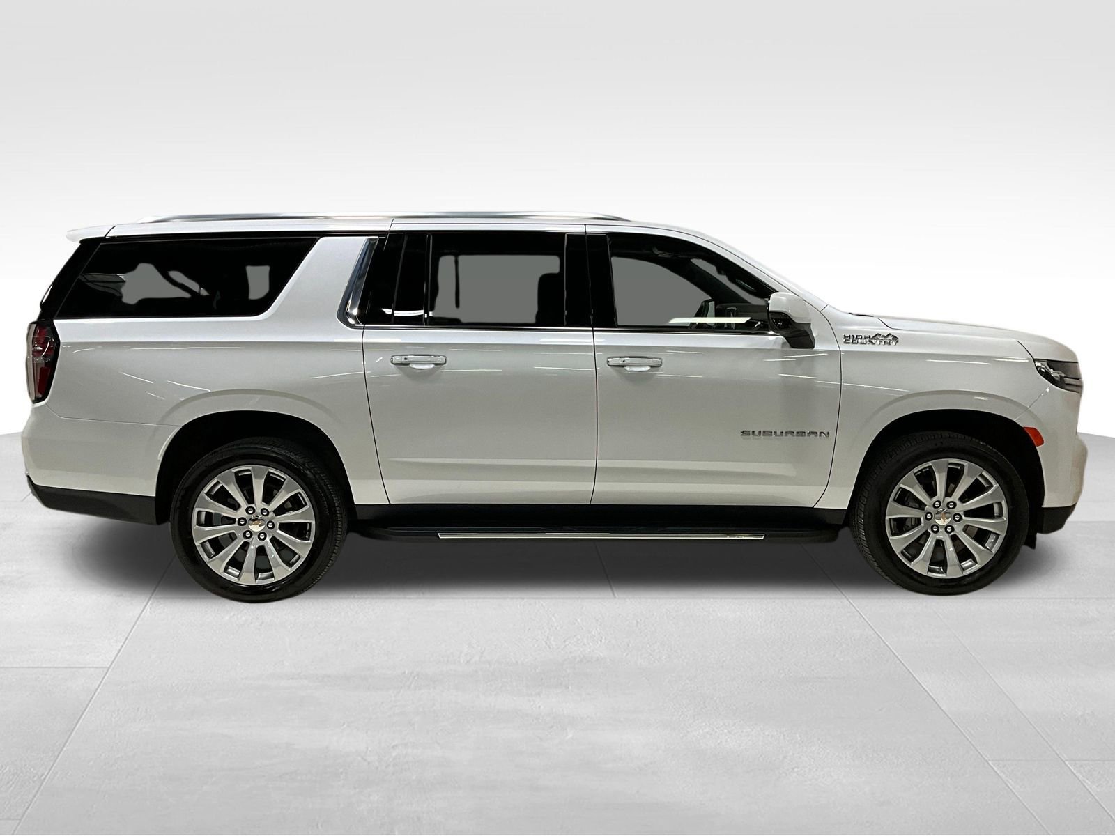 Used 2024 Chevrolet Suburban High Country w/ Max Trailering Package AWD/4WD image 3