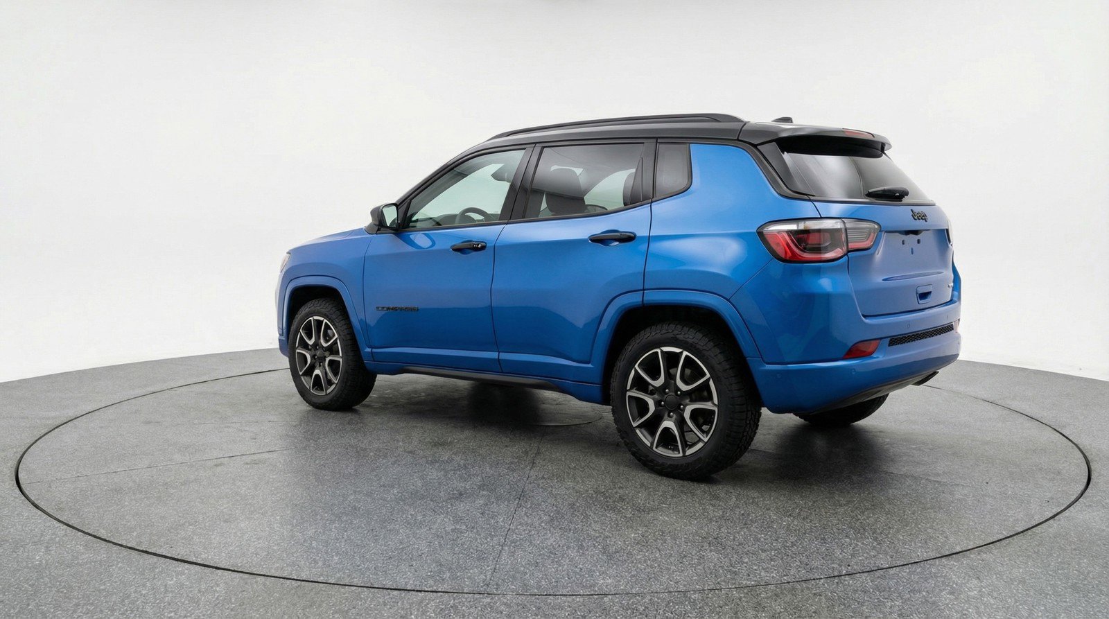 Used 2025 Jeep Compass Trailhawk AWD/4WD image 6