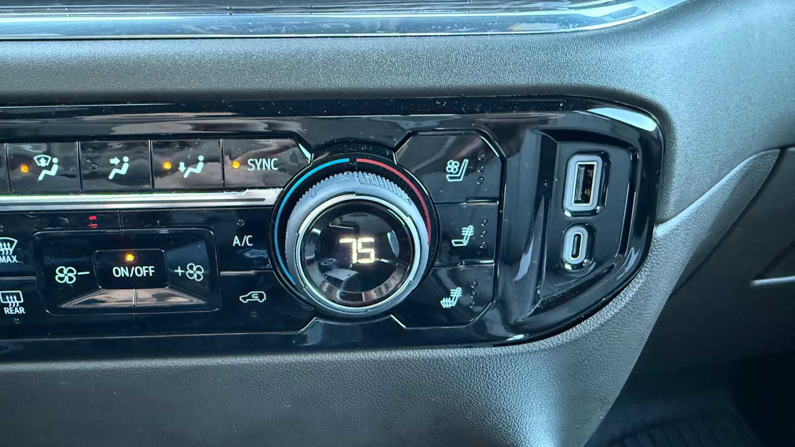 Used 2024 Chevrolet Silverado 1500 LTZ AWD/4WD image 23