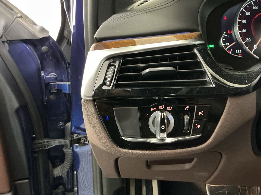 Used 2018 BMW M550i xDrive image 17