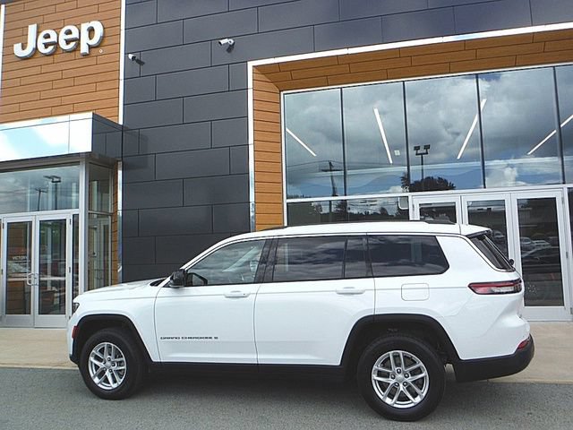 Used 2023 Jeep Grand Cherokee L Laredo AWD/4WD image 2