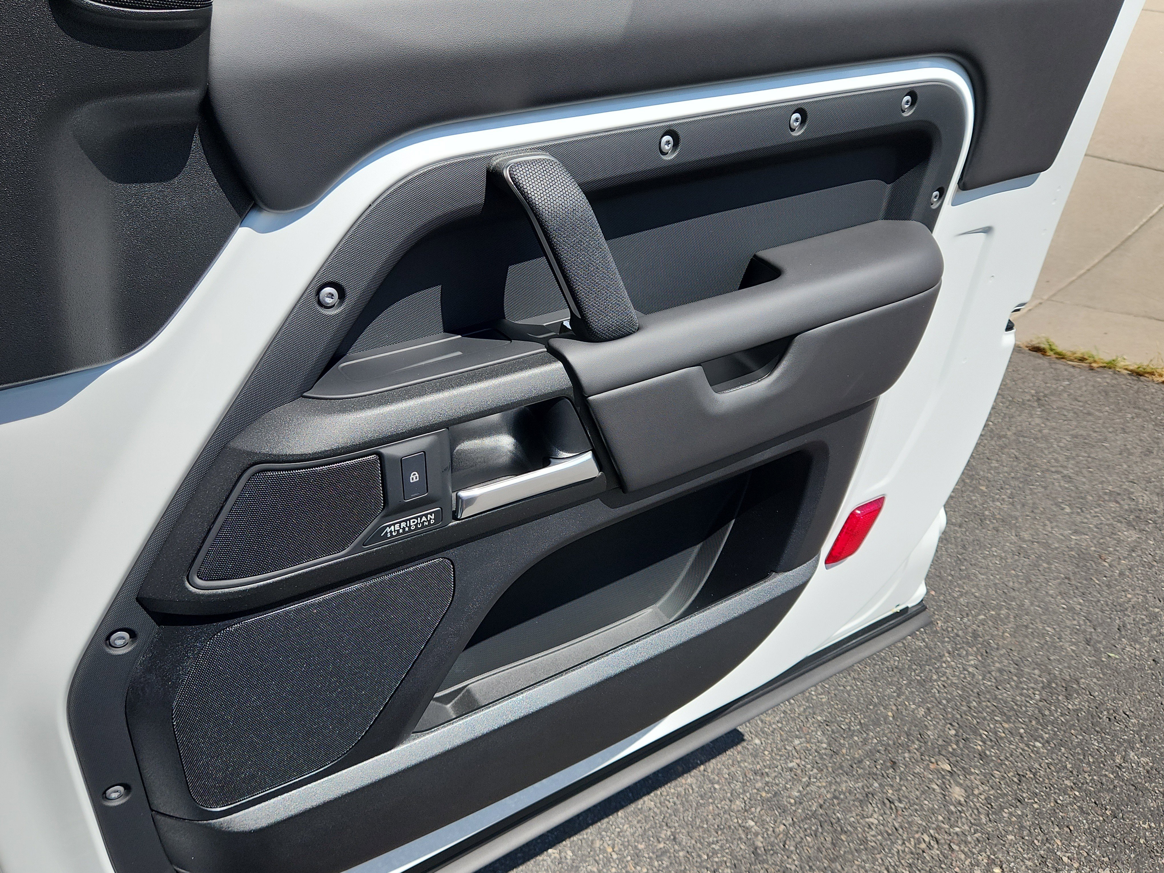New 2025 Land Rover Defender 90 V8 image 19