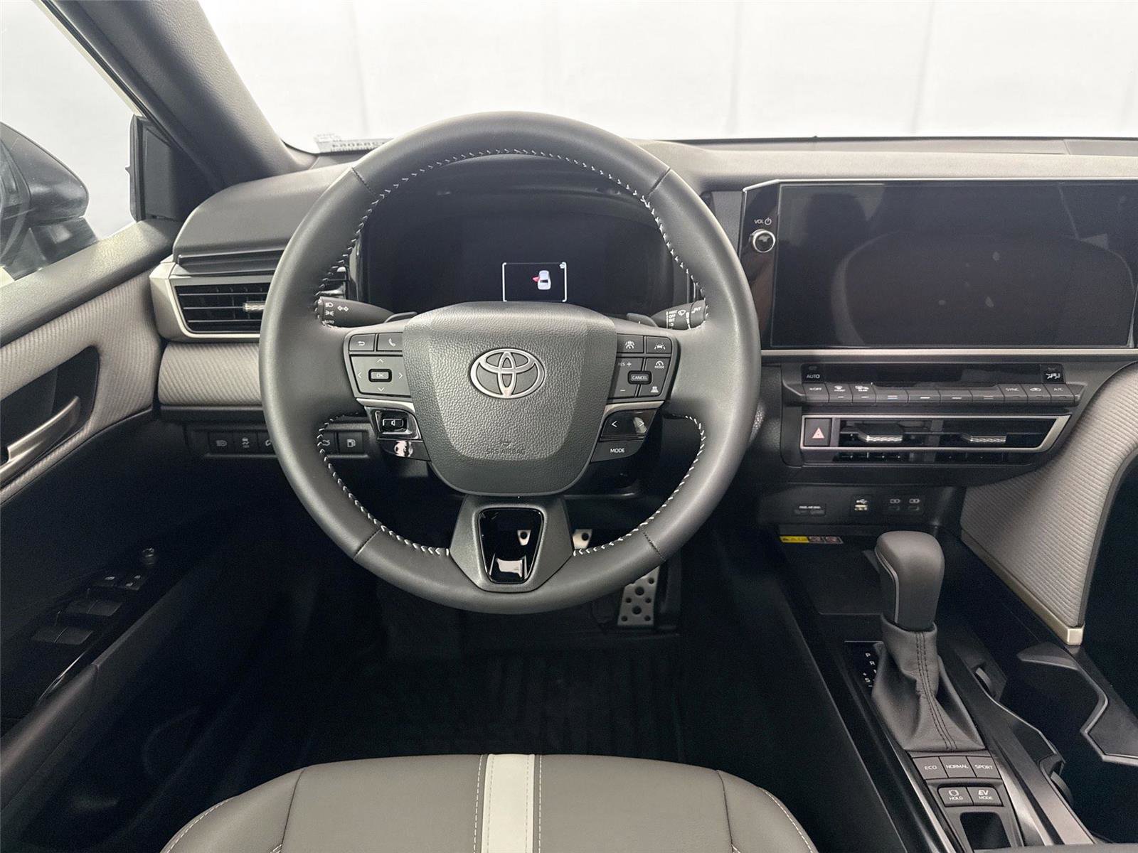 Used 2026 Toyota Camry SE w/ Multimedia Upgrade Package FWD image 32