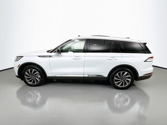 Used 2025 Lincoln Aviator AWD image 4