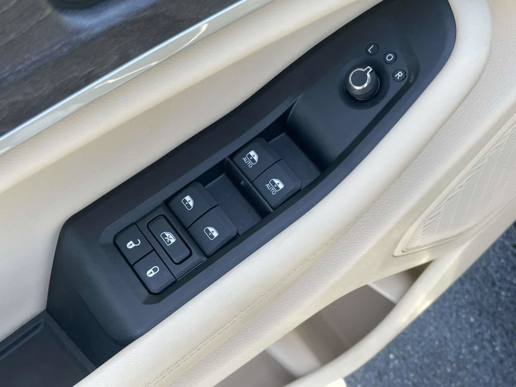 Certified 2025 Jeep Grand Cherokee Limited w/ Luxury Tech Group II AWD/4WD image 29