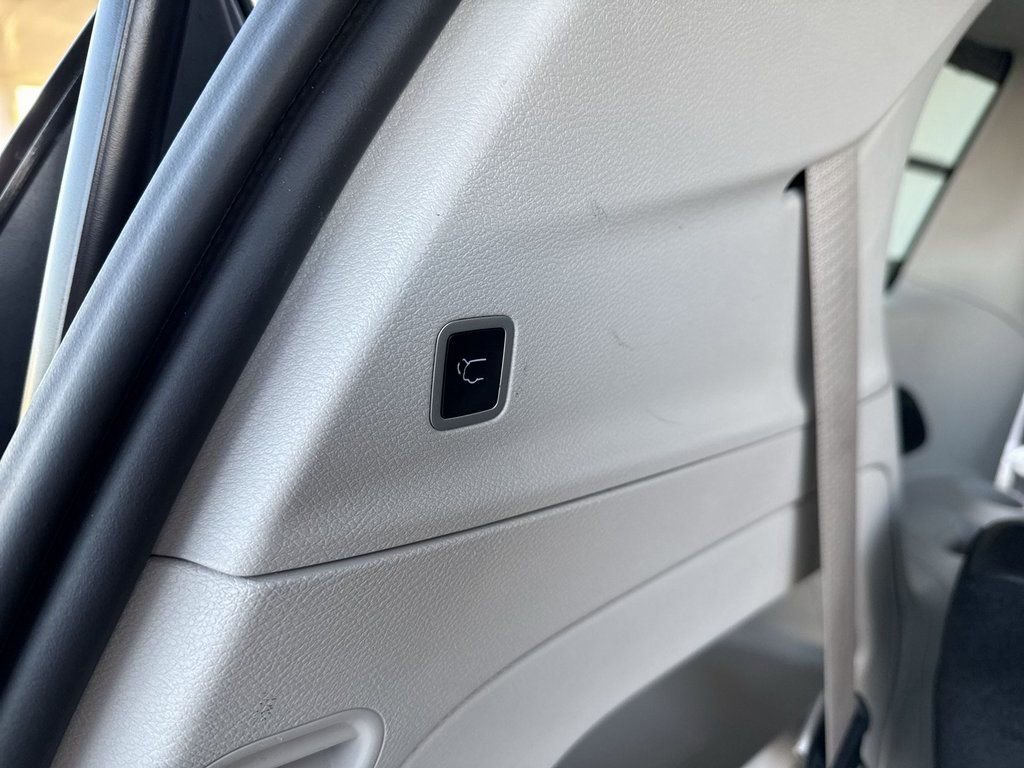 Used 2023 Chrysler Pacifica Touring-L FWD image 24