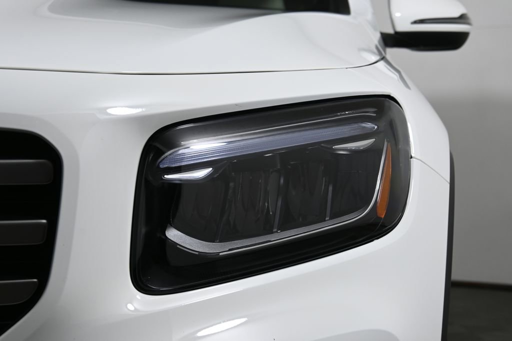 Used 2025 Mercedes-Benz GLB 250 4MATIC image 10