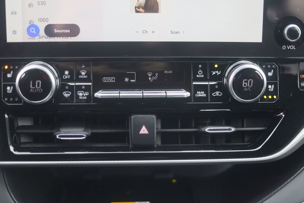 Used 2024 Toyota Highlander Platinum AWD/4WD image 14