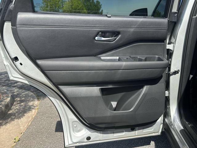 Certified 2025 Nissan Pathfinder Platinum FWD image 24