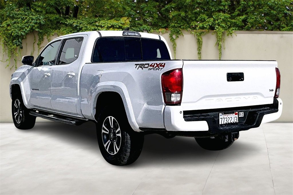 Used 2017 Toyota Tacoma TRD Sport image 4