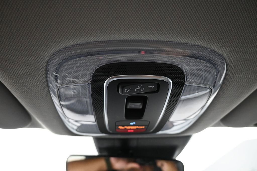 Certified 2023 Hyundai Elantra Limited w/ Preferred Accessory Package FWD image 17