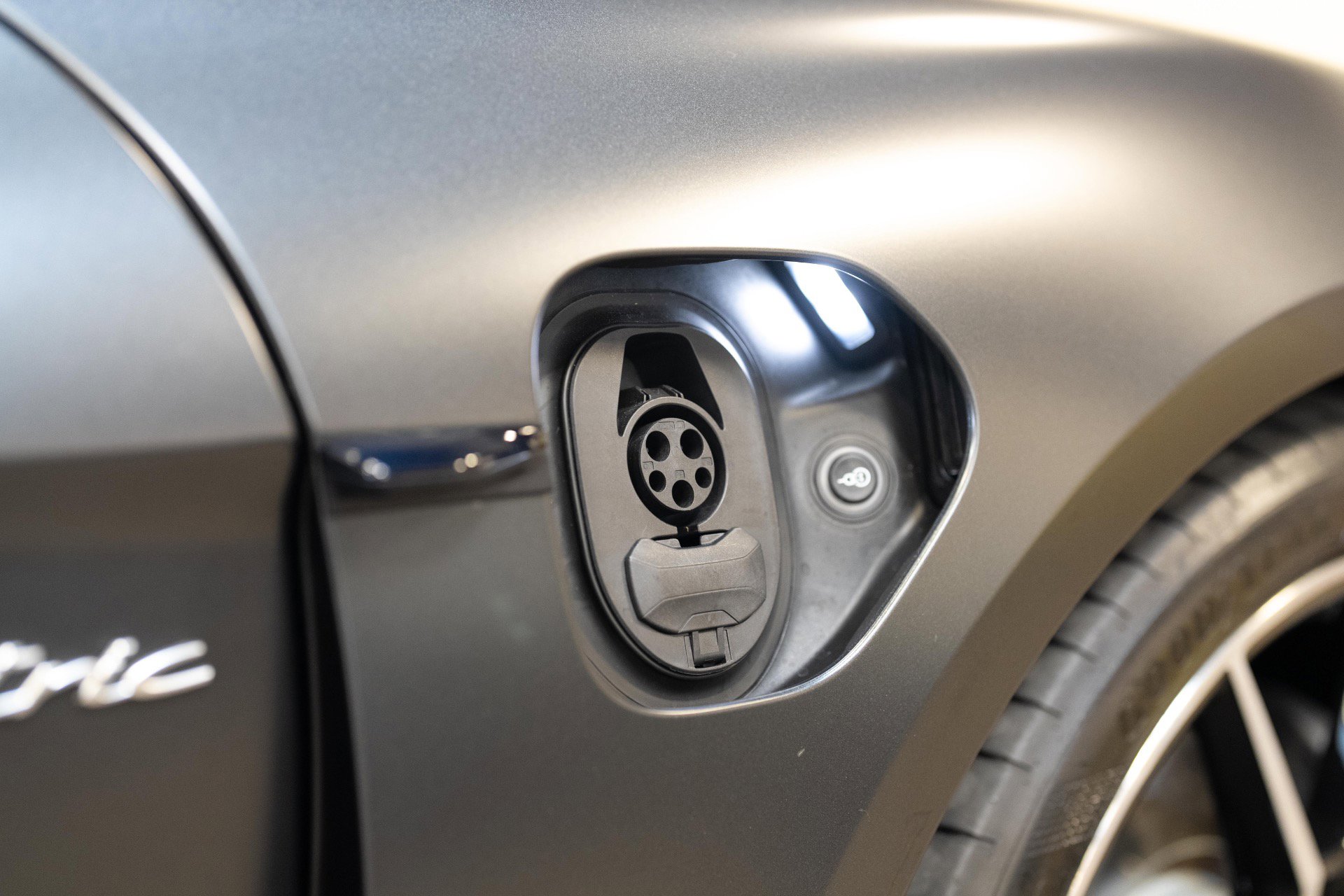 Used 2025 Porsche Taycan RWD image 53